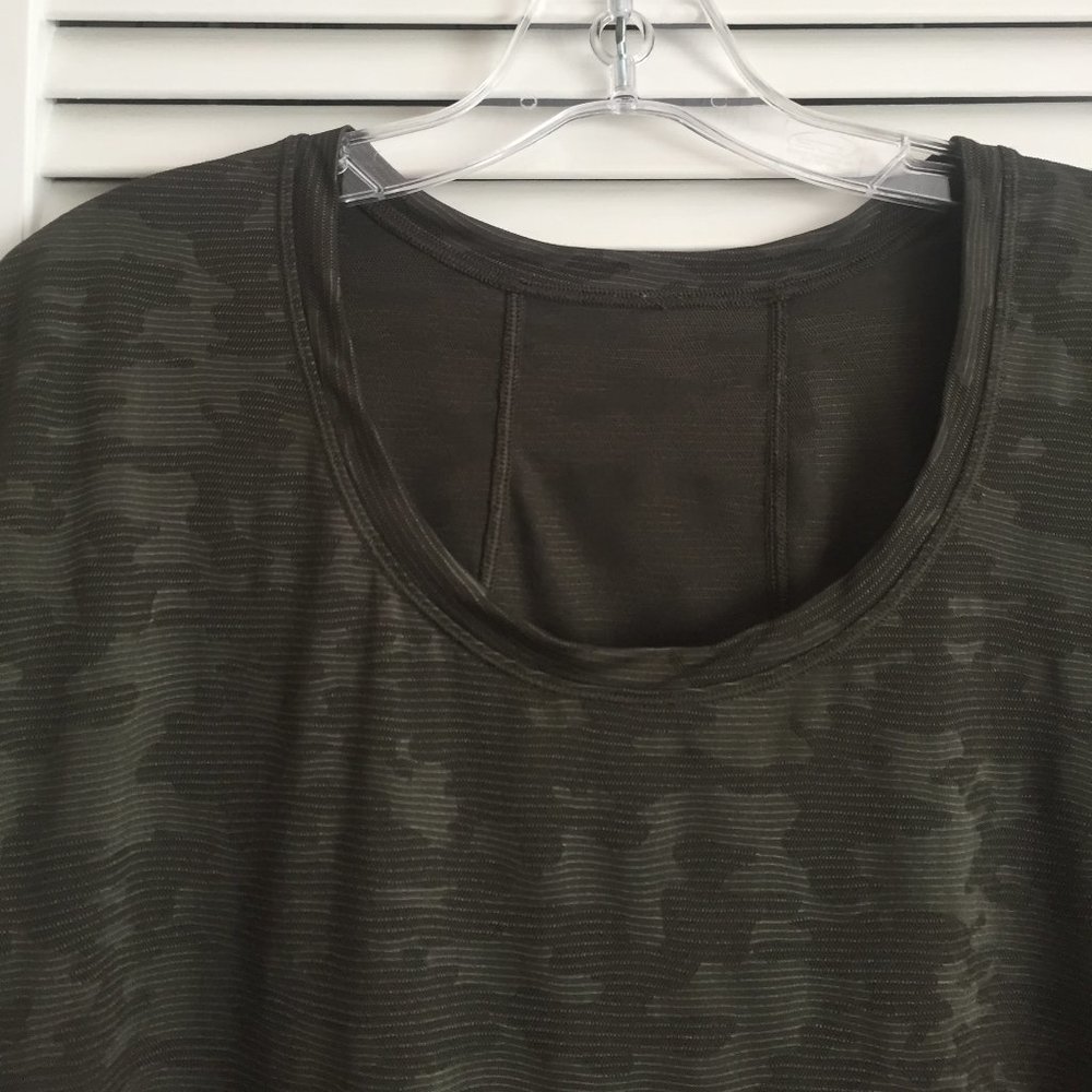 SOLD Lululemon Outrun The Heat shirt fits sz 8/10 - Picture 2 of 5